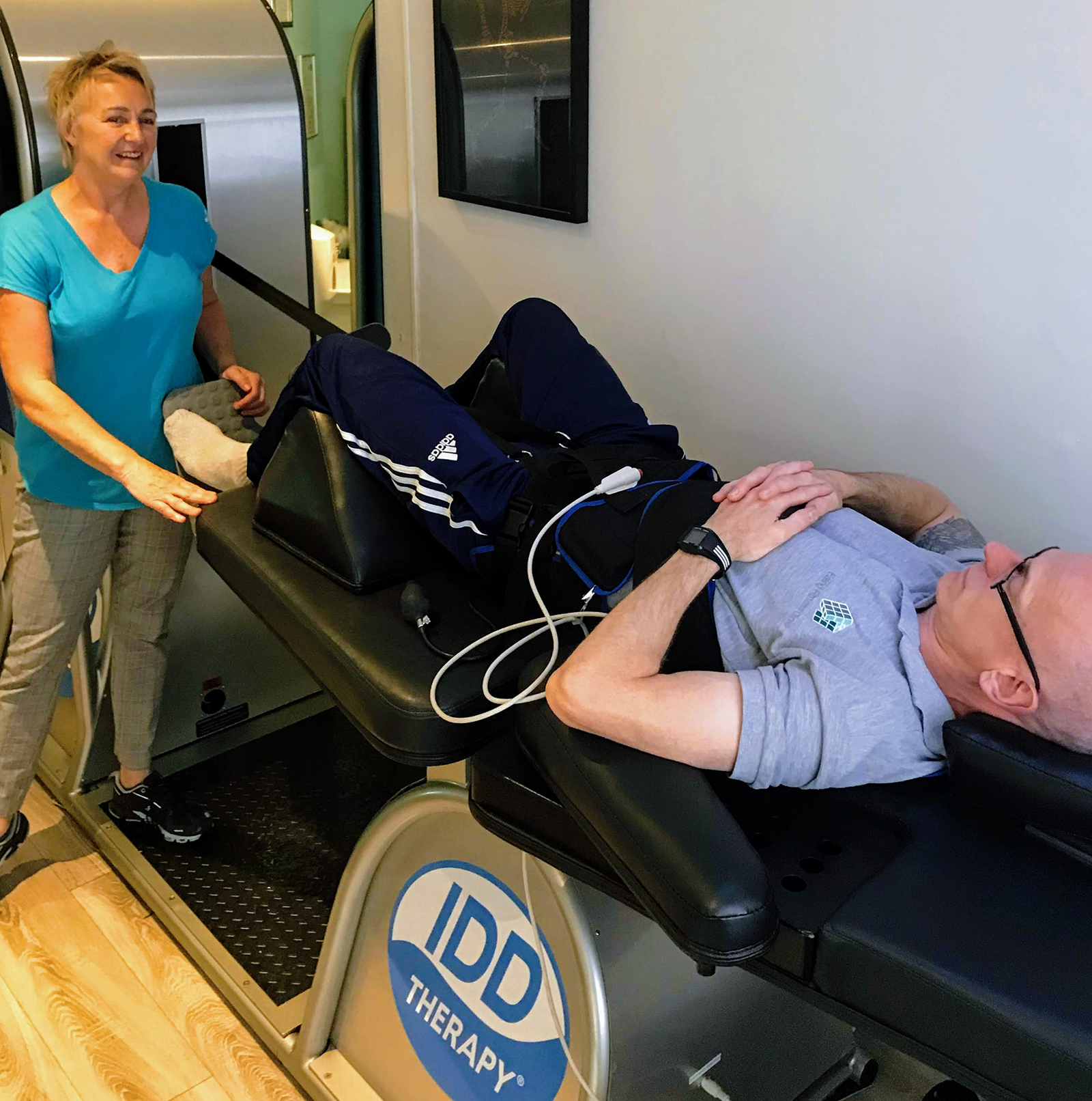 Patient receiving IDD Therapy at Osteopath West